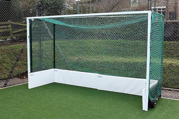 Hockey goal for use on a synthetic tennis court from En Tout was