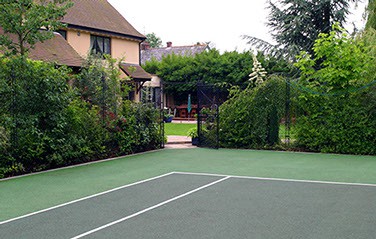 Two-tone matchplay tennis court surface built by en Tout Cas